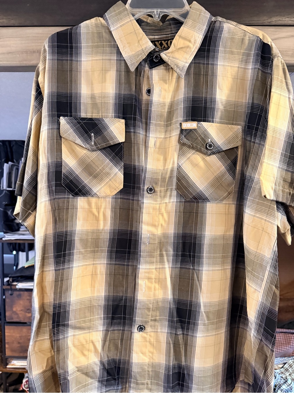 DIXXON Men's Short Sleeve Plaid Button-Up Shirt - Beige & Black